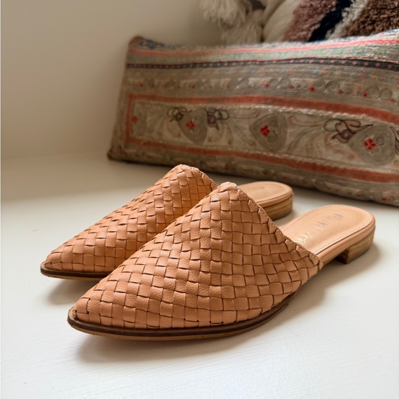 Mi.iM woven pointed toe mules - 6.5 - Picture 3 of 9